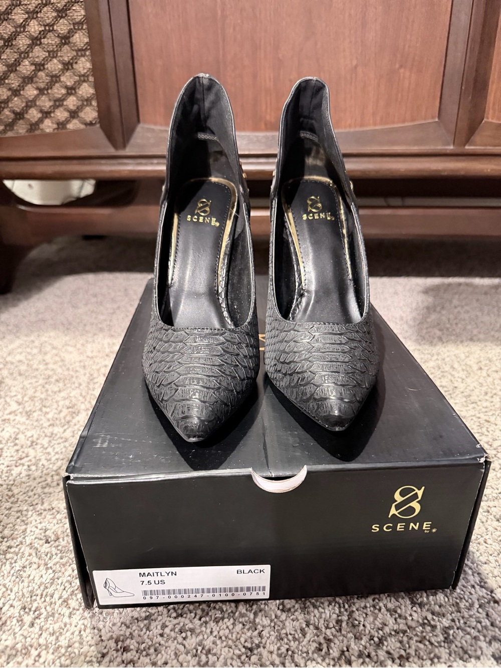 Scene Weaver Black Textured Pointed-Toe Pumps